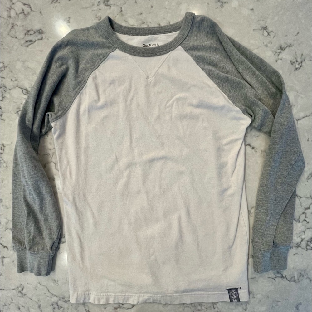 Boys YL Gap Kids Heather Gray and White Baseball Style Long Sleeve Shirt